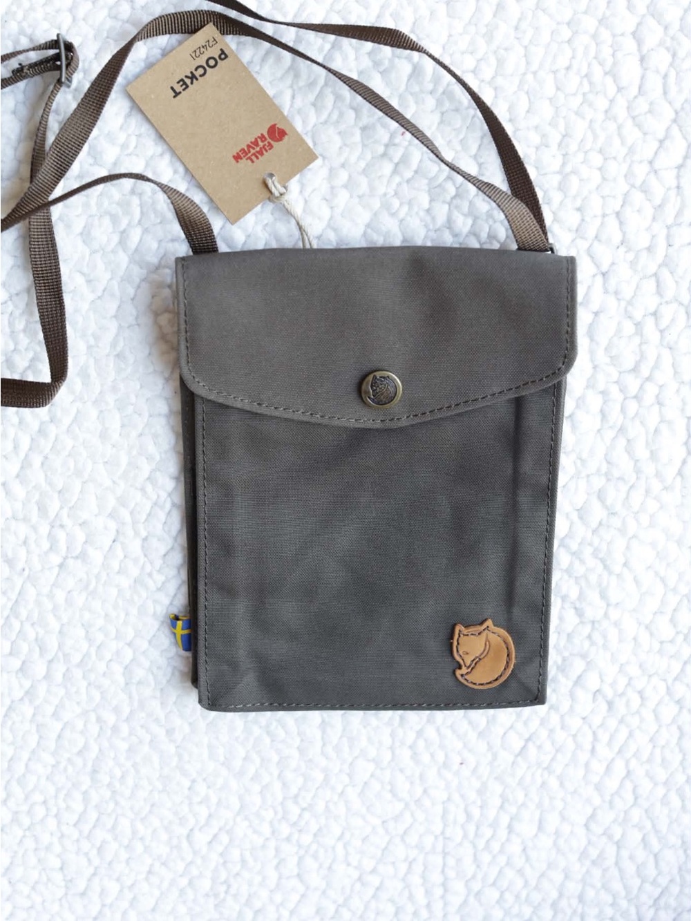 Small Shoulder Pocket Bag in Olive brown